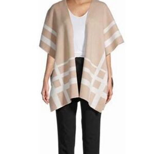 🎉 HP 🎉 Liz Claiborne Wrap in Beige Cream Poncho